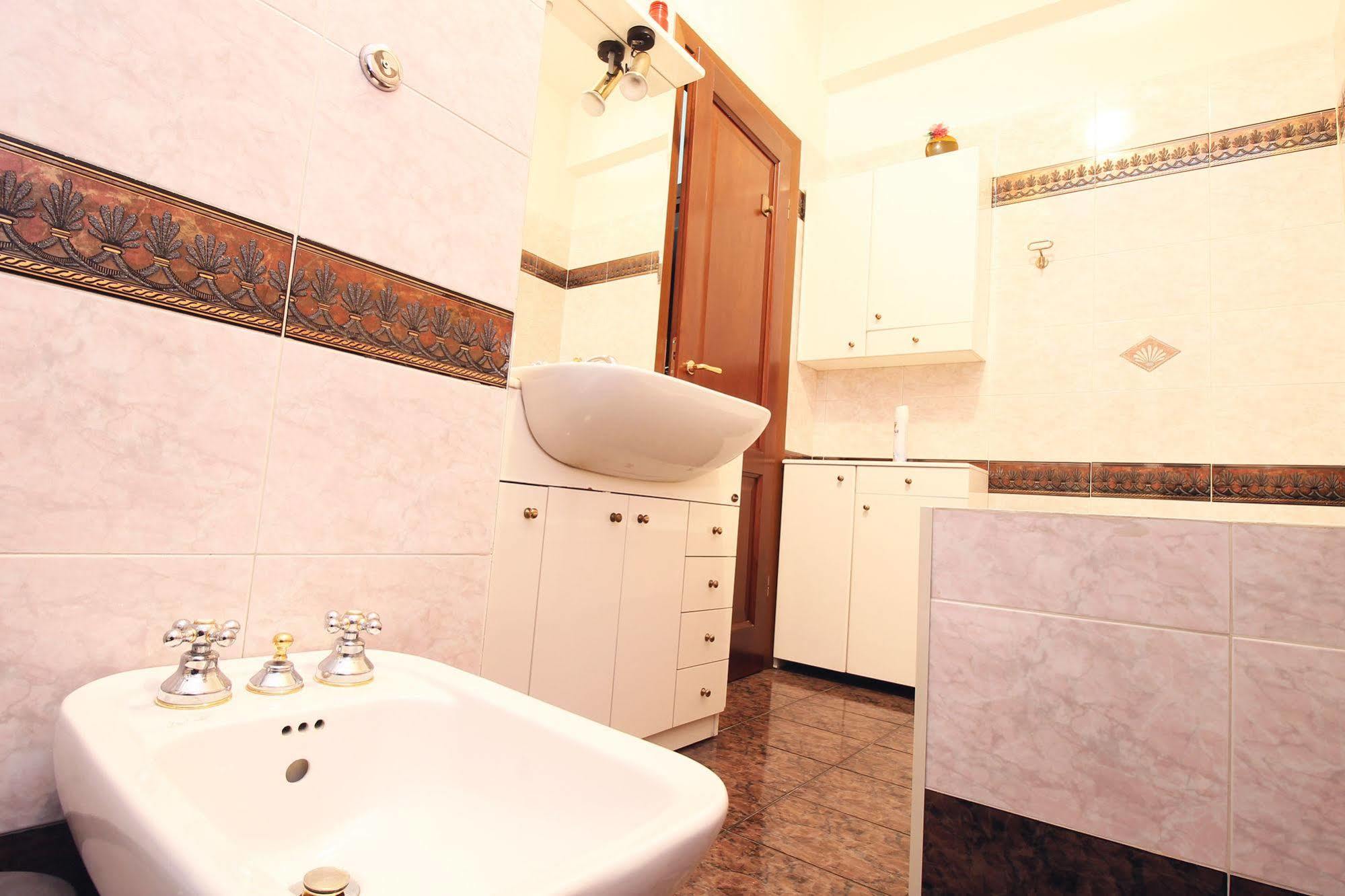 Anastasio II Bed & Breakfast โรม ภายนอก รูปภาพ