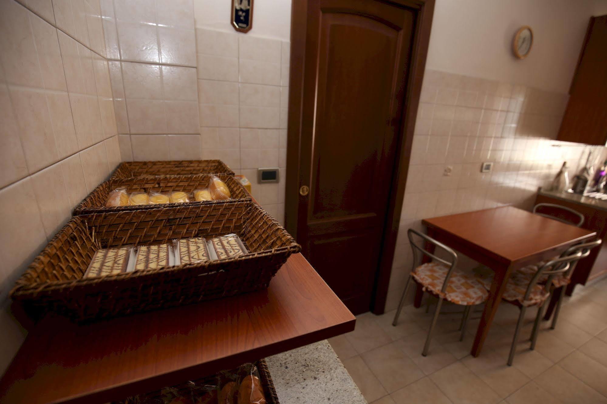 Anastasio II Bed & Breakfast โรม ภายนอก รูปภาพ